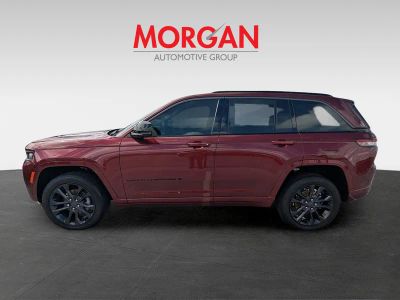 2026 Jeep Grand Cherokee — engine compartment view