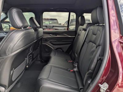 2026 Jeep Grand Cherokee — photo 14 view