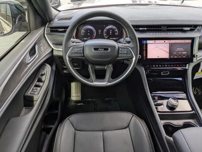2026 Jeep Grand Cherokee — photo 17 view