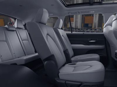 2026 Toyota Grand Highlander Hybrid - Photo 2