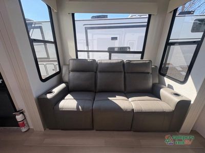 2026 Grand Design Momentum G-Class - Photo 8