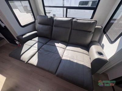 2026 Grand Design Momentum G-Class - Photo 9