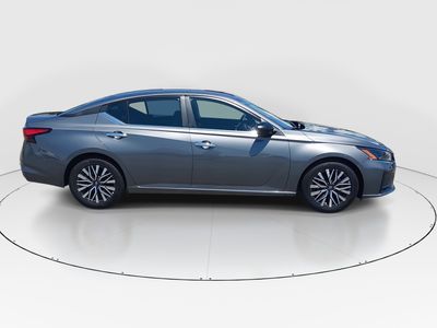 2025 Nissan Altima — photo 8 view