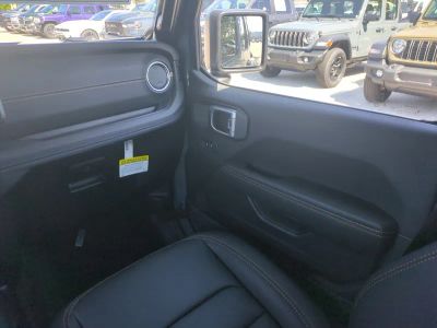 2026 Jeep Wrangler — photo 17 view