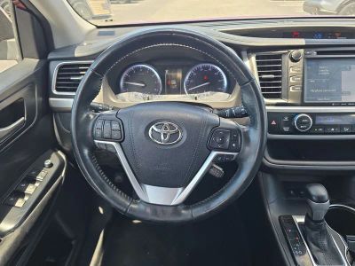 2018 Toyota Highlander — photo 10 view