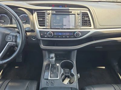 2018 Toyota Highlander — photo 11 view