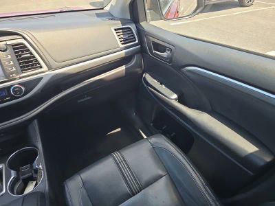 2018 Toyota Highlander — photo 12 view