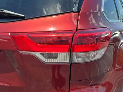 2018 Toyota Highlander — photo 8 view