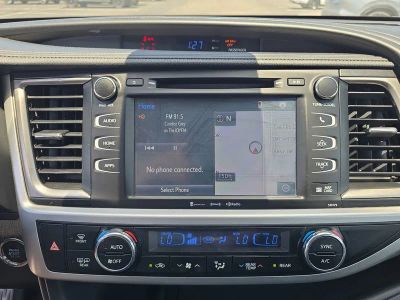 2018 Toyota Highlander — photo 18 view