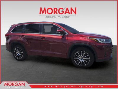 2018 Toyota Highlander SE in Red — front three-quarter view