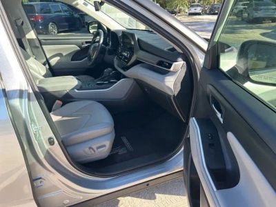 2024 Toyota Highlander — photo 10 view