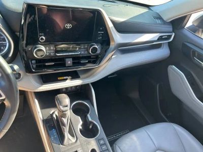 2024 Toyota Highlander — photo 12 view