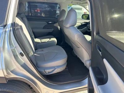 2024 Toyota Highlander — photo 9 view