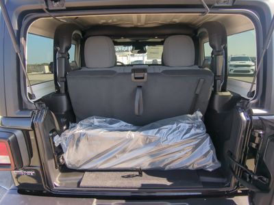 2026 Jeep Wrangler - Photo 14