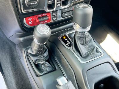 2026 Jeep Wrangler — photo 17 view