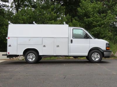 2025 Chevrolet Express 3500 — side profile view