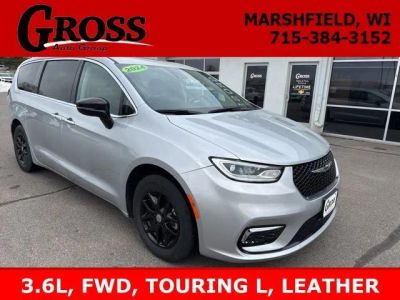 2024 Chrysler Pacifica Touring L in Silver Mist Clearcoat — front three-quarter view