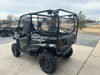 2025 Honda Pioneer 1000-5 Deluxe - Photo 4