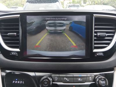 2024 Chrysler Pacifica — photo 16 view