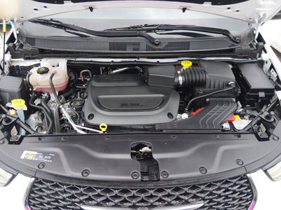 2024 Chrysler Pacifica — photo 9 view