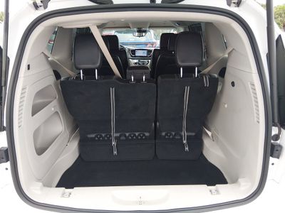 2024 Chrysler Pacifica — photo 11 view