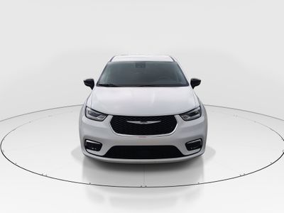 2024 Chrysler Pacifica — side profile view