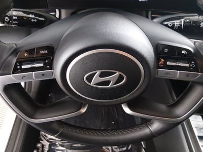 2024 Hyundai Elantra — photo 12 view
