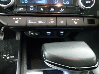 2024 Hyundai Elantra — photo 18 view