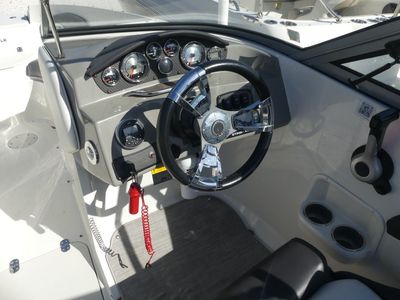2017 Stingray 204LR O/B — photo 8 view