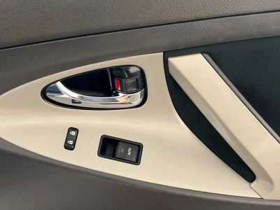 2010 Toyota Camry — photo 28 view