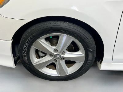 2010 Toyota Camry — photo 11 view