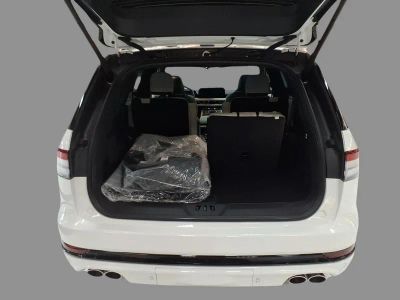 2026 Lincoln Aviator — detail view