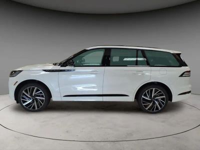 2026 Lincoln Aviator — side profile view