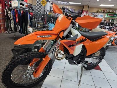 2025 KTM 125 XC — front three-quarter view