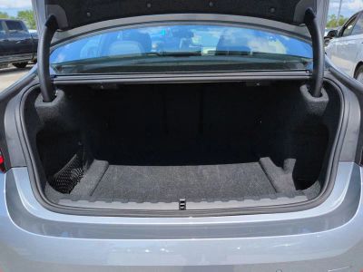 2026 BMW 3 Series — photo 13 view