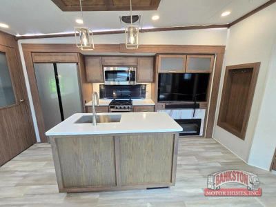 2024 Avenue 37MBR — photo 10 view
