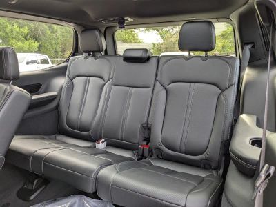 2026 Jeep Grand Wagoneer — photo 14 view