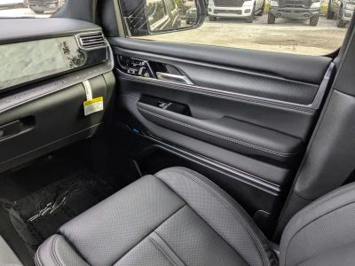 2026 Jeep Grand Wagoneer — photo 19 view