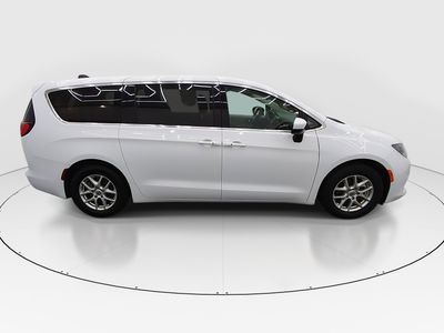 2023 Chrysler Voyager - Photo 8