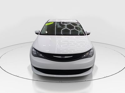 2023 Chrysler Voyager - Photo 2