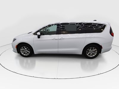 2023 Chrysler Voyager - Photo 4