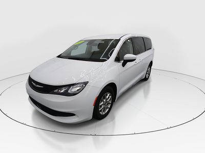 2023 Chrysler Voyager - Photo 3