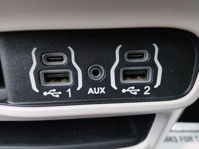 2023 Chrysler Voyager - Photo 19