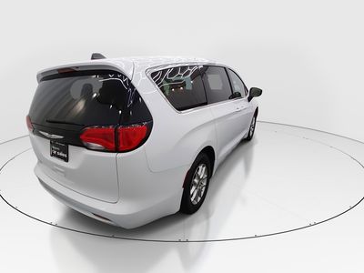 2023 Chrysler Voyager - Photo 7