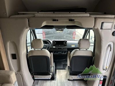 2025 Tiffin Motorhomes Wayfarer - Photo 13