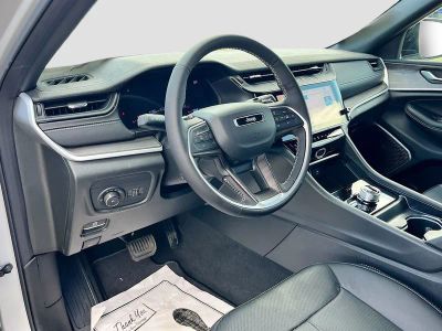 2026 Jeep Grand Cherokee — photo 9 view