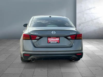 2019 Nissan Altima — detail view