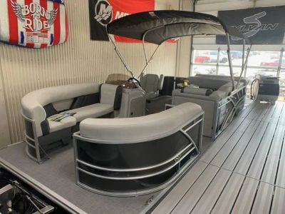 2027 Sylvan MIRAGE 8520 CRS — front three-quarter view