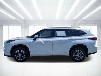 2022 Toyota Highlander — engine compartment view