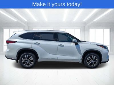 2022 Toyota Highlander — side profile view